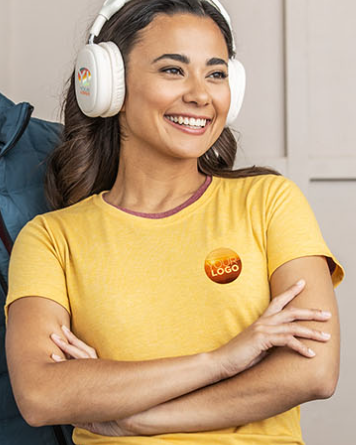 Hassoprint print on demand vrouw met hoofdtelefoon audio